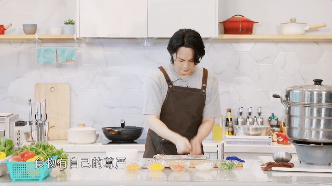 《美味夜行侠》首播,尹正,秦霄贤在重庆感受火热"夜经济"_美食