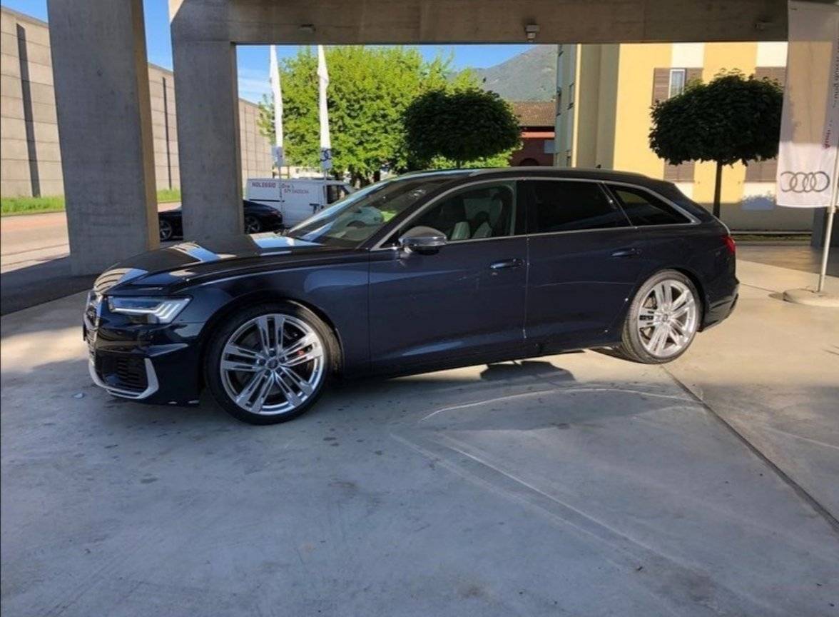 全新奥迪a6旅行车,3.0t 四排气,空间不输宝马5系,真霸气!