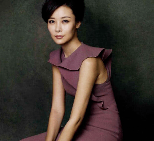 至今,她演活过很多有血有肉的人物,比如,《人间正道是沧桑》中的瞿霞