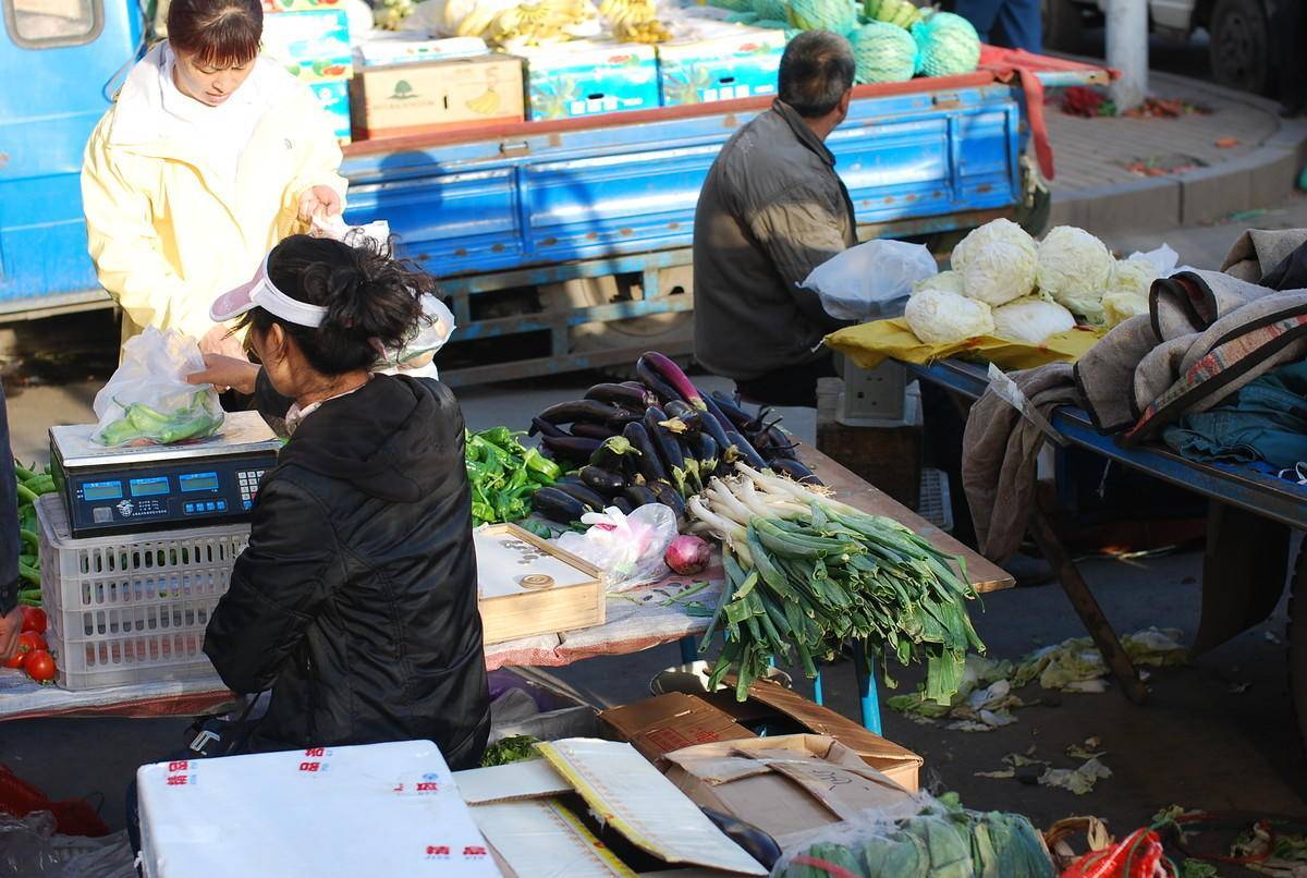 8:pdd"多多买菜"上线;2020.7:"美团优选"事业部成立;2020.