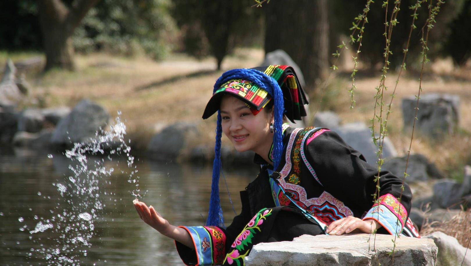 还记得初代网红 "天仙妹妹"吗?如今丁真走的路,是她玩剩下的