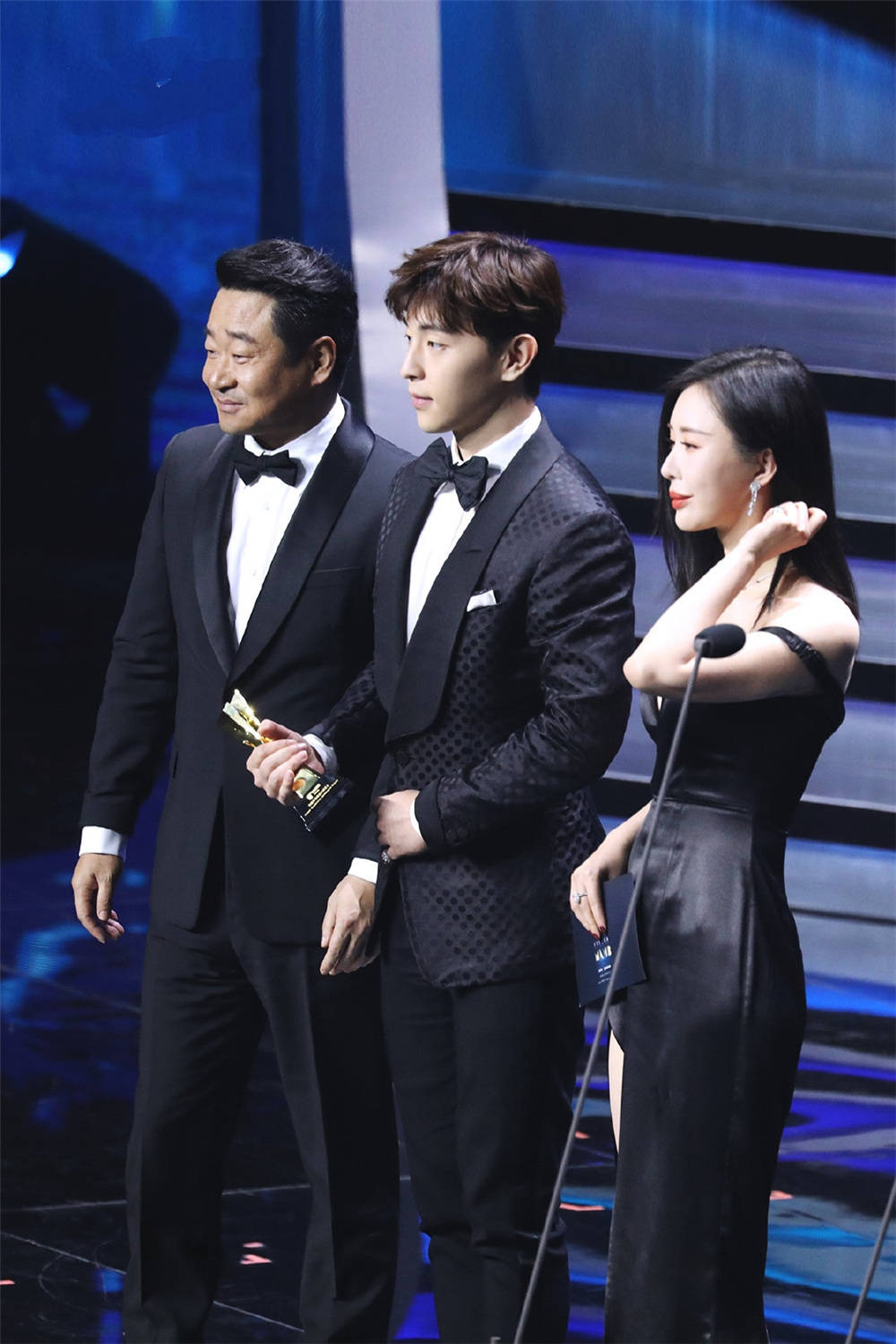 《晴雅集》也将于圣诞节当天上映,这部电影由邓伦,赵又廷以及王子文