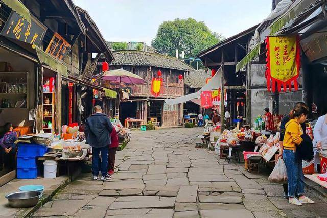 重庆不只有磁器口,这一古镇避开浓厚"商业味",对游客免费开放_南古镇