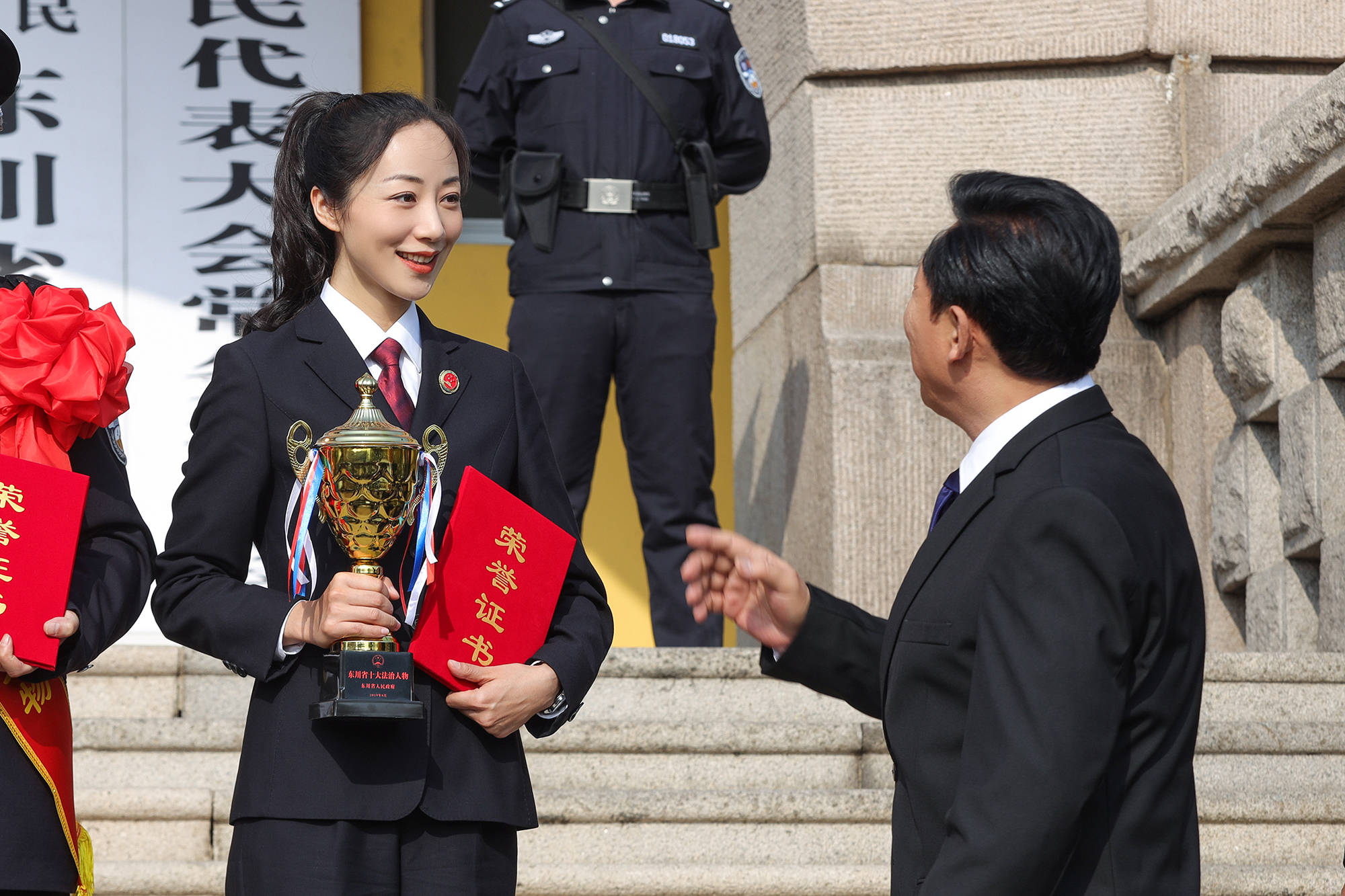 《巡回检察组》零宣传开播 韩雪一身检察官制服酷飒亮相