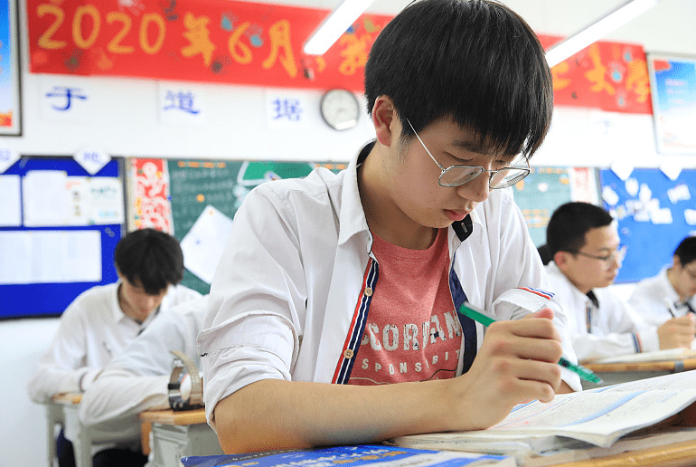 初中学习成绩跟不上,往往是基础知识掌握不牢,学生可要抓住重点_基础性