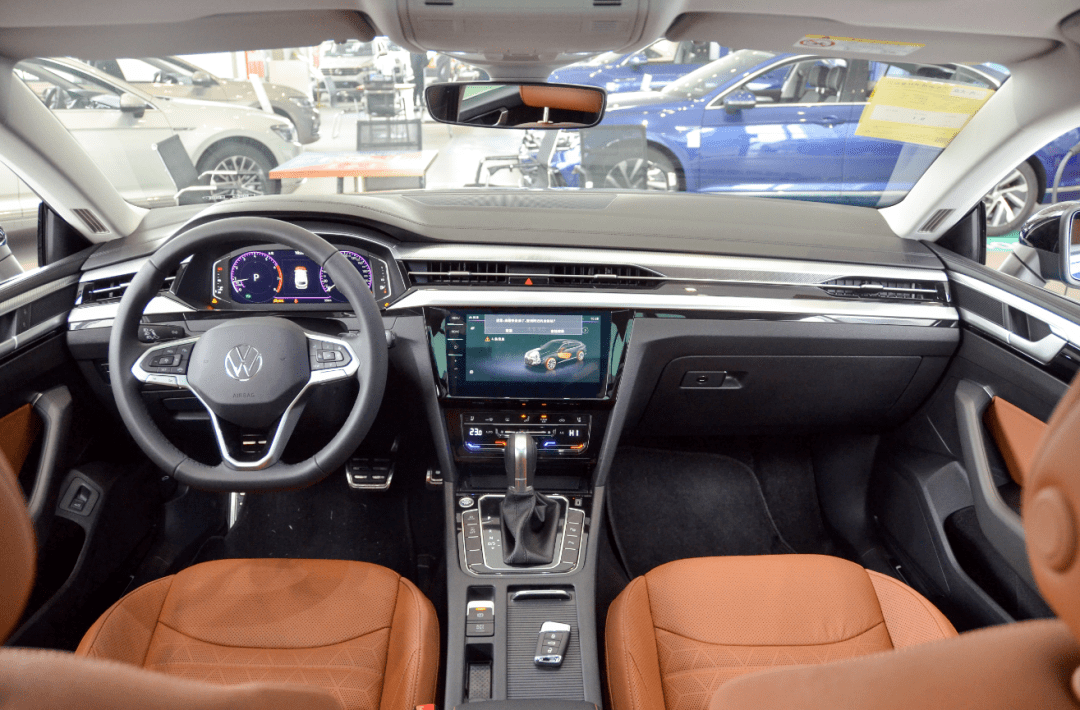 007探店兼顾颜值与实力到店实拍一汽大众cc猎装版