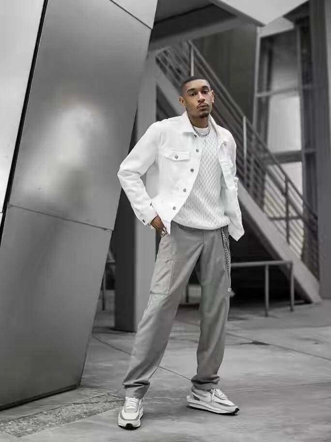 44岁张震瘦成皮包骨穿豹纹马甲演绎土味时尚型男变成小老头