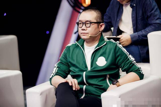 原创太操劳主持人涂磊43岁两鬓斑白好显老前不久还现身婚礼走穴