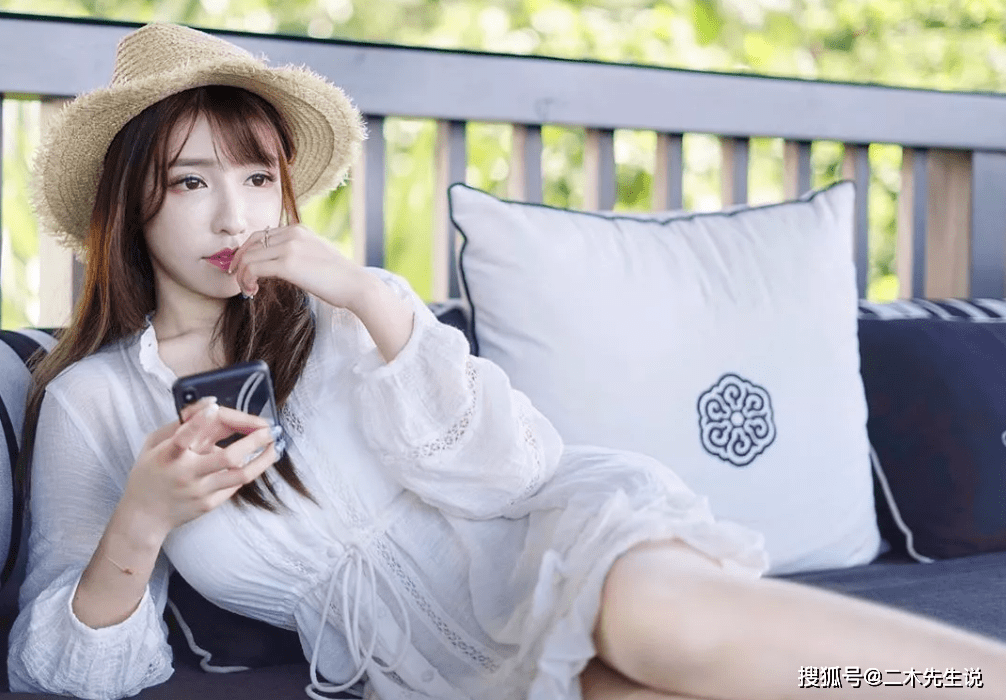 原创大巴睡美人谭咏曦微胖界的网红辣模好身材压根遮不住