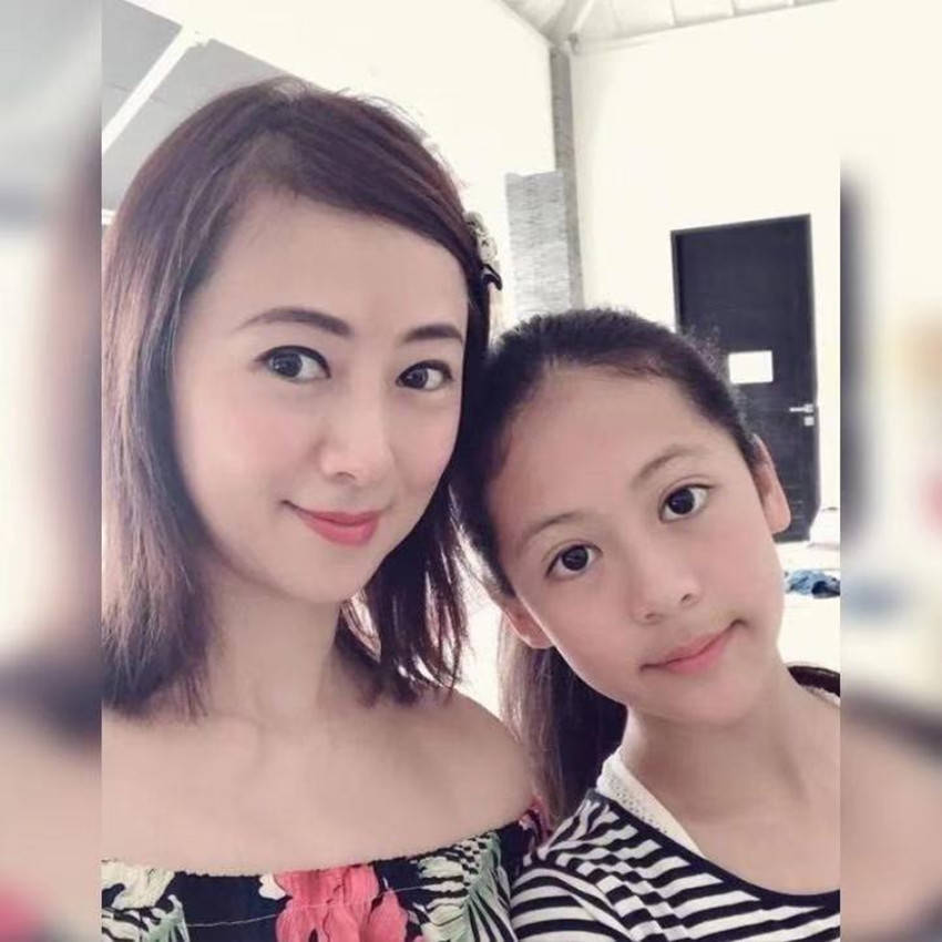 原创翁虹13岁女儿"美若天仙",撞脸阿娇被赞高颜值,网友:基因强大