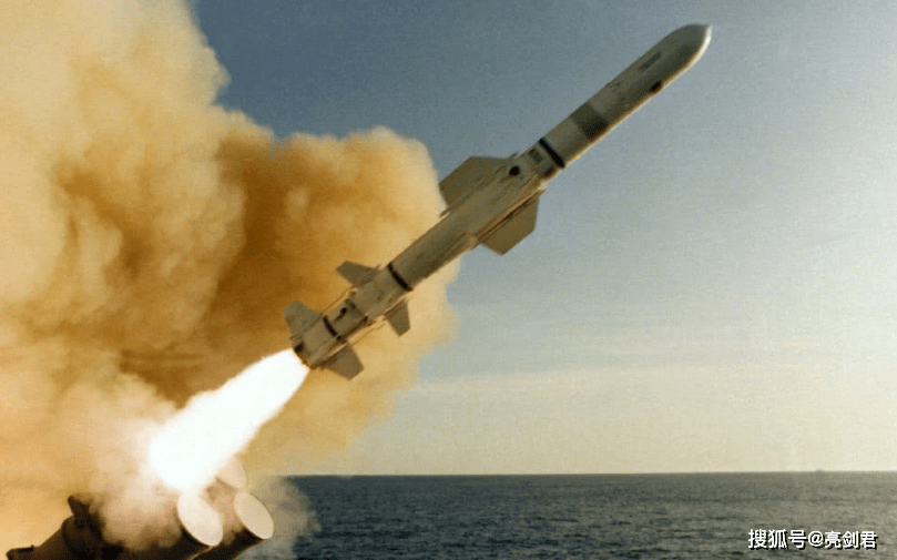 为什么空射弹道导弹,被军迷称为天顶星科技,发射方式辣眼睛