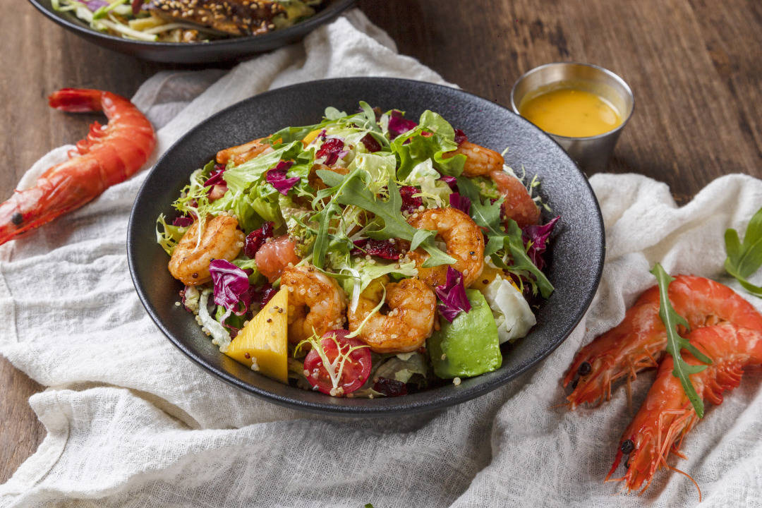 青苹果鸡肉色拉酱汁是沙拉的灵魂所在具有画龙点睛的作用配合着青苹果