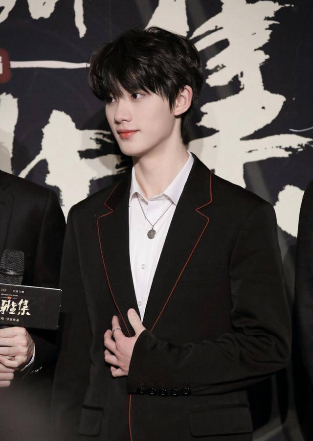 晴雅集全球首映,郭敬明携男神邓伦亮相,赵又廷:他和我长得最像