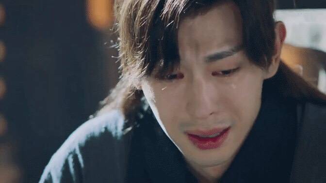 自己心爱的人嫁给了自己的哥哥,对于旭凤来说有苦说不出,哭戏是自然