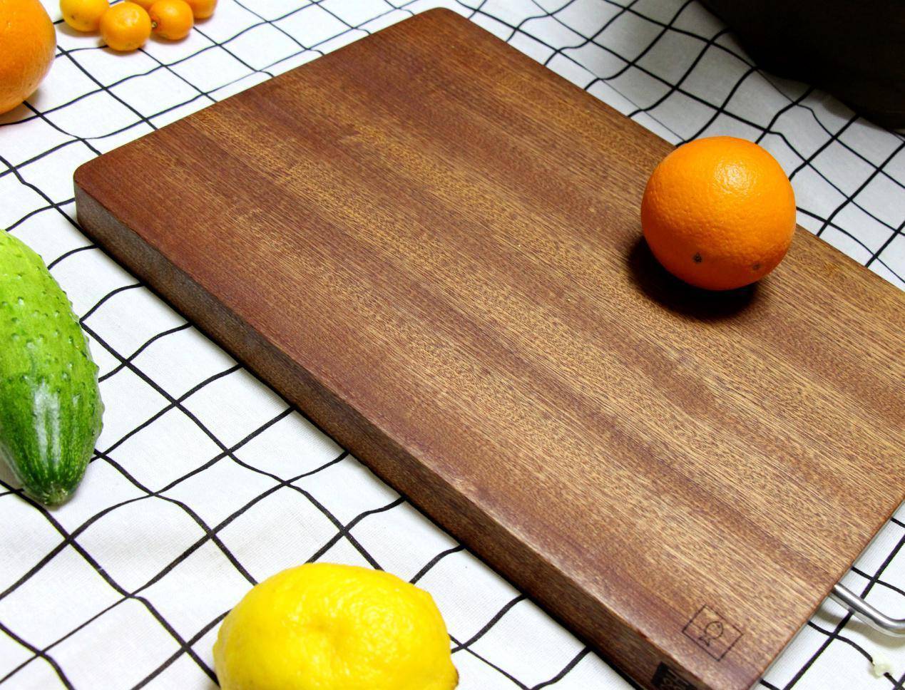 坚固耐用,原木整芯无拼接:沙比利整木砧板