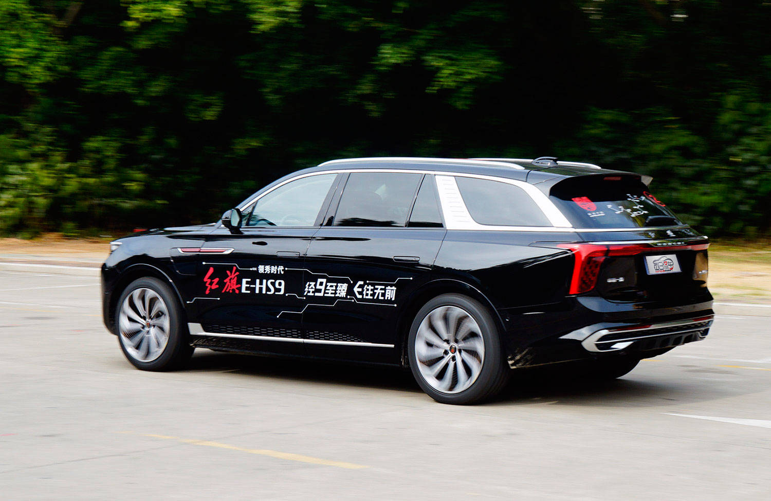 有气场够奢华 强性能还会玩科技 红旗e-hs9试驾测评