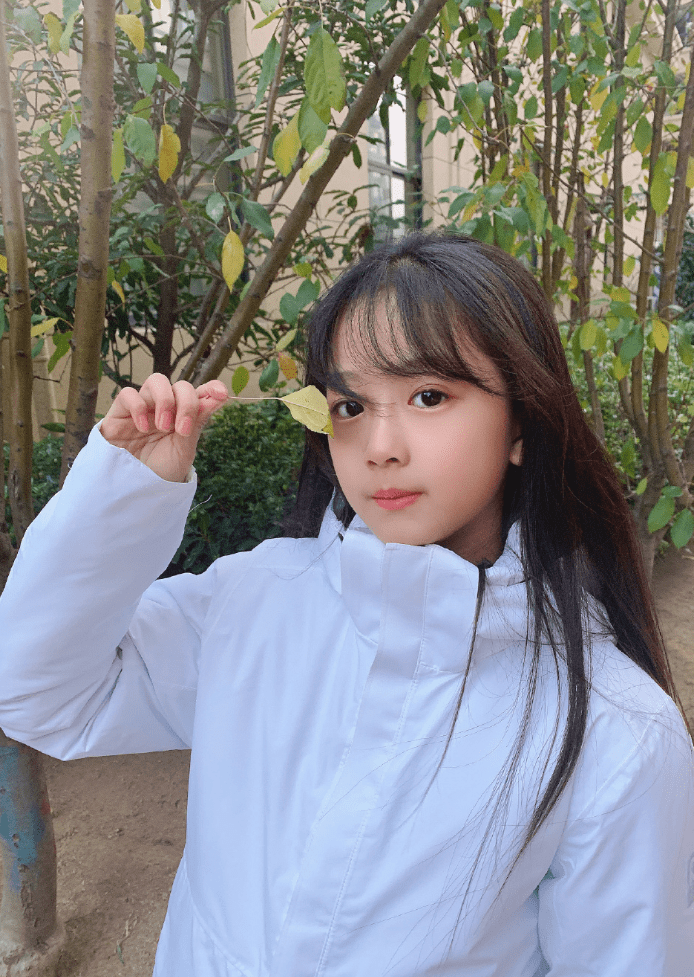 有翡开播8岁小周翡抢镜有望成赵丽颖接班人