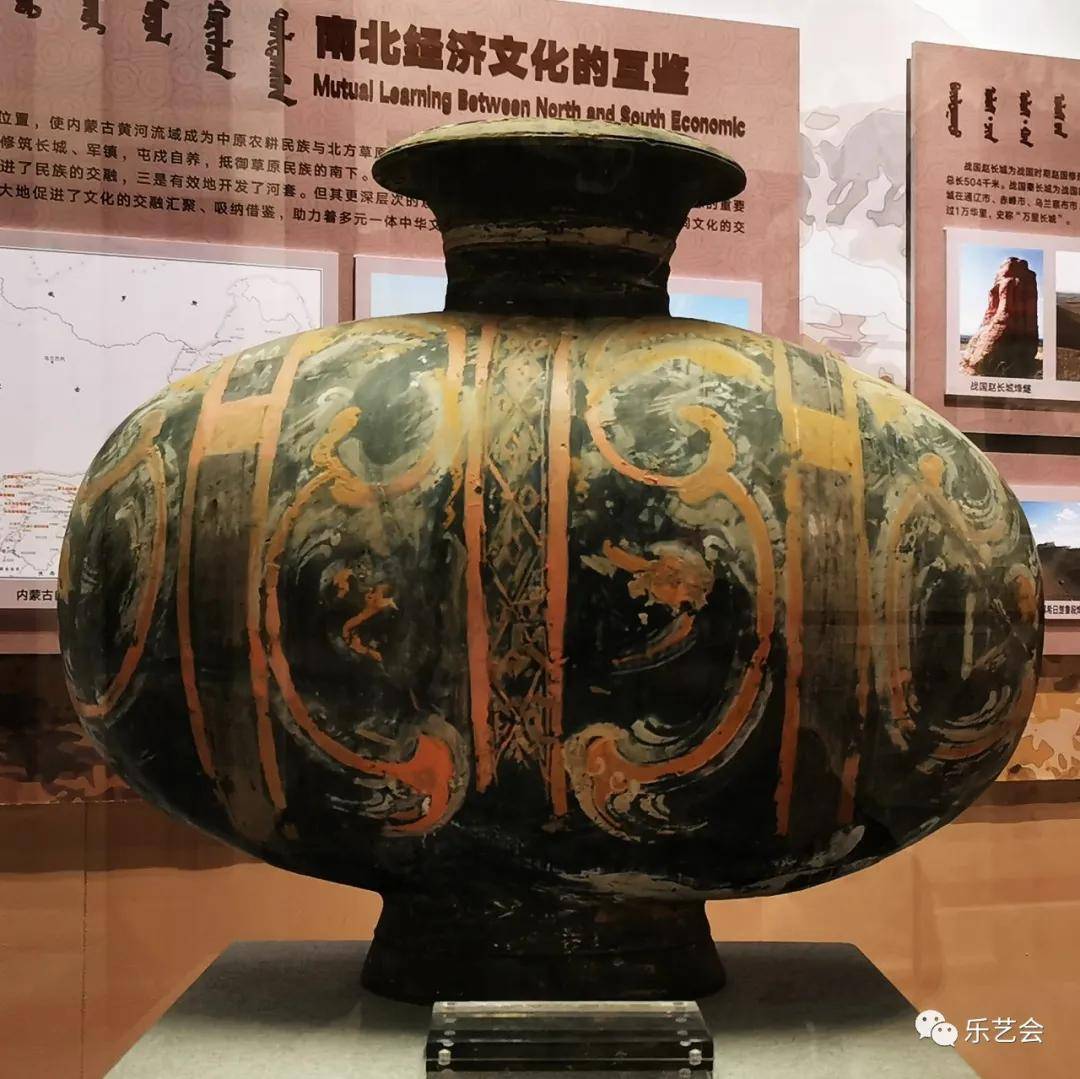 此次展览汇集了内蒙古黄河流域各个历史时期的精品文物300余件套,通过