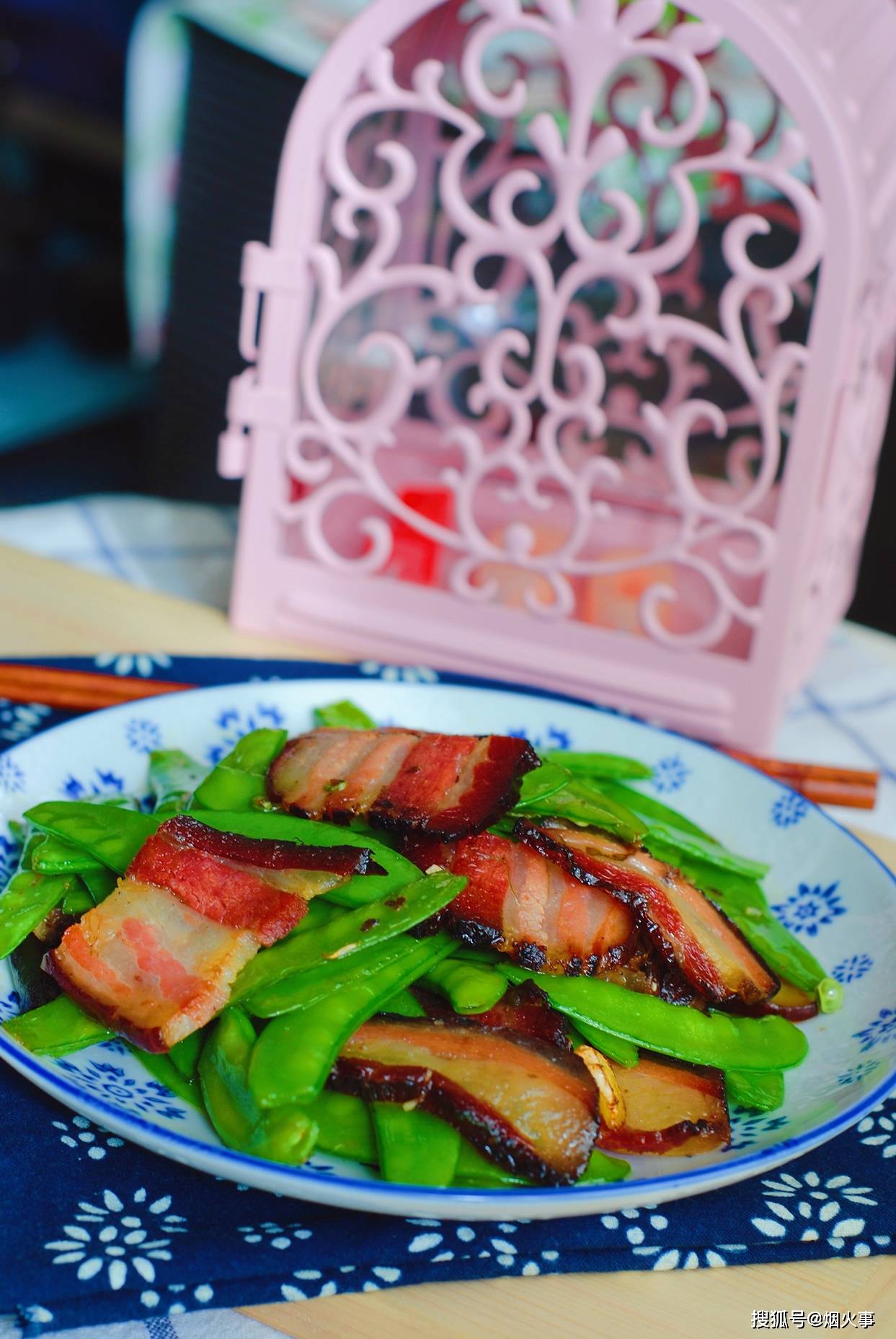 原创1块腊肉,1把荷兰豆,这样做清脆爽口,腊味浓郁还下饭,一看就会做
