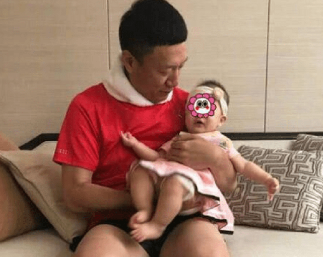 50岁奶爸孙红雷为3岁女儿庆生,晒6图父女各半,不忘颜王人设