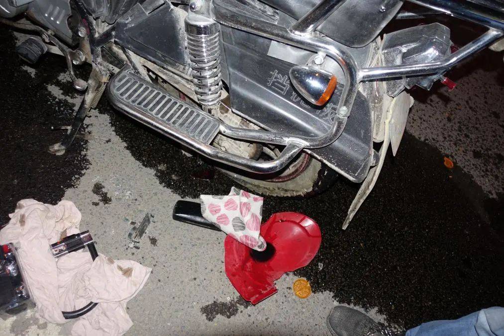 监控拍下全过程虎门一男子醉驾摩托撞上隔离带身亡