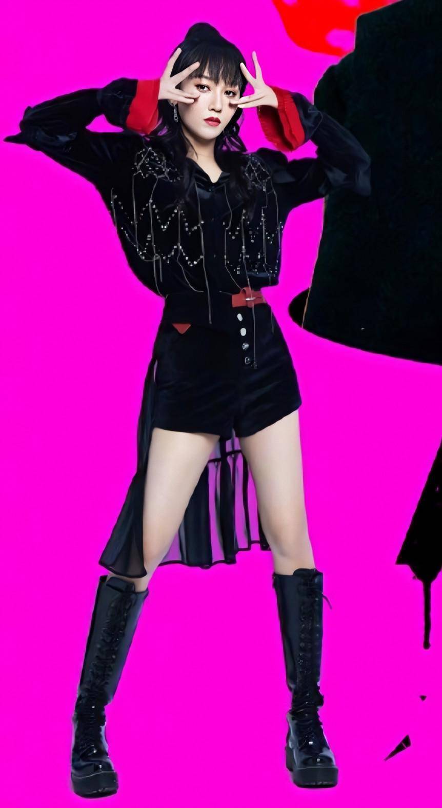 刘雨昕拍内衣广告展露身材肌肉紧实线条流畅马甲线太优秀了