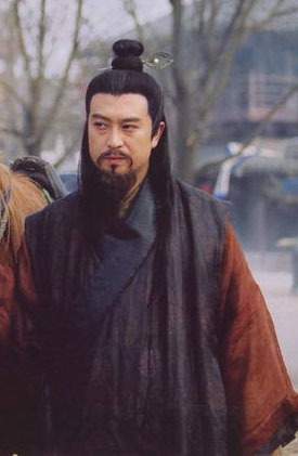 2003年,何群导演拍摄电视剧《萍踪侠影》时,邀请了张嘉译,孙浩,黄海冰