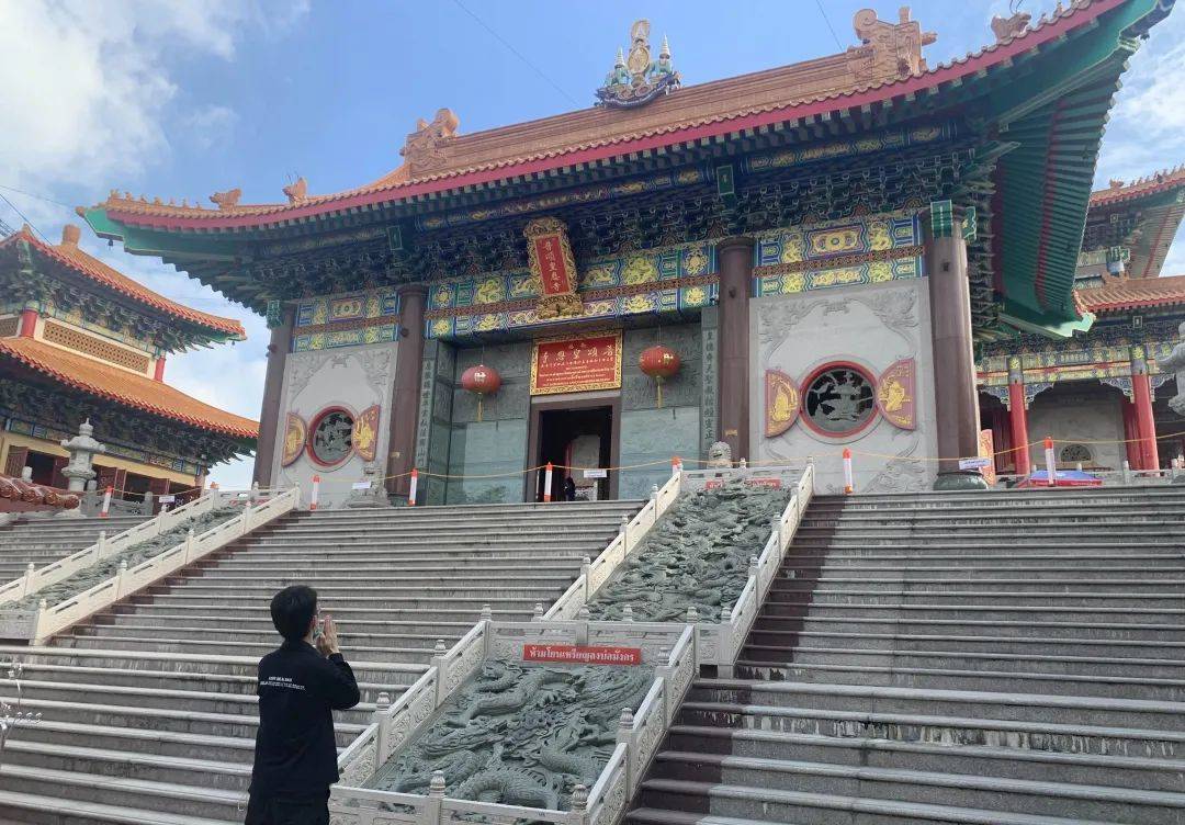 听说泰王册封的龙莲寺2很灵验我为了化太岁去亲身经历一番