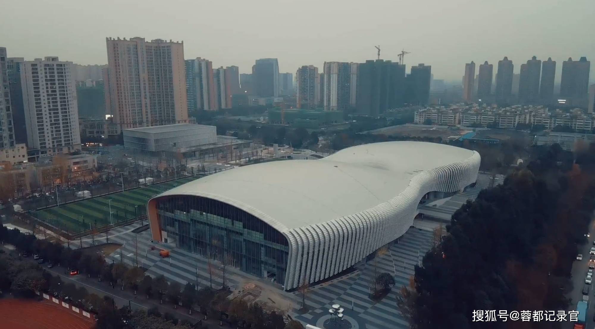 新都区香城体育中心场馆周边人行道城市家具公交站台提升项目