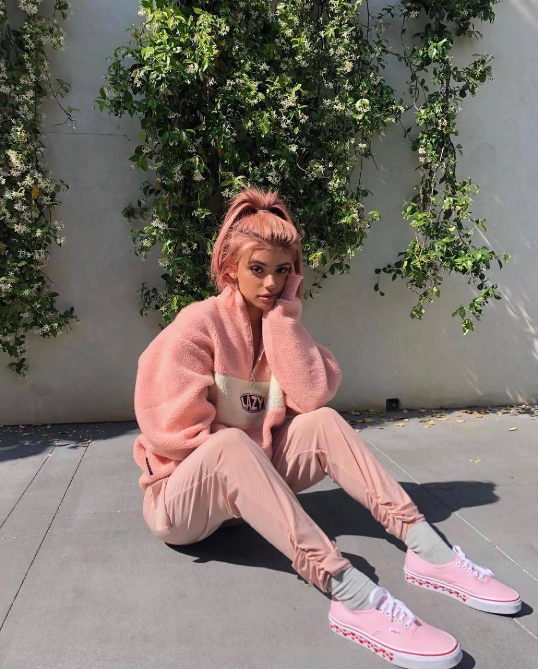 21岁的卡戴珊"私生女",满屏胸臀腿,网友直呼招架不住!_kelsey