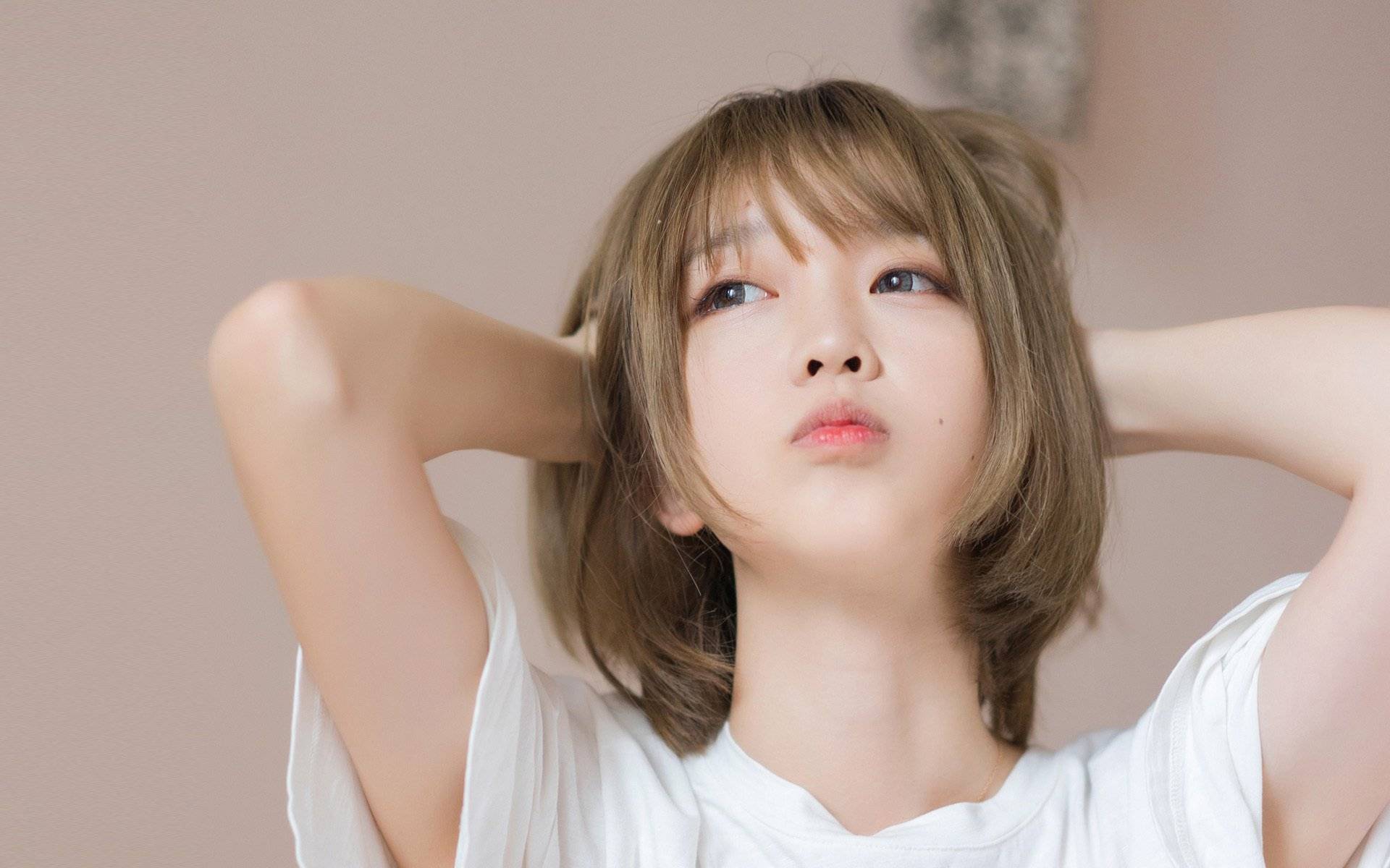 搞笑gif段子哎呀这就尴尬了快把裤子给我穿上