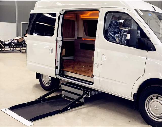 威霆gl8埃尔法轮椅升降平台商务车房车载侧门用轮椅升降机