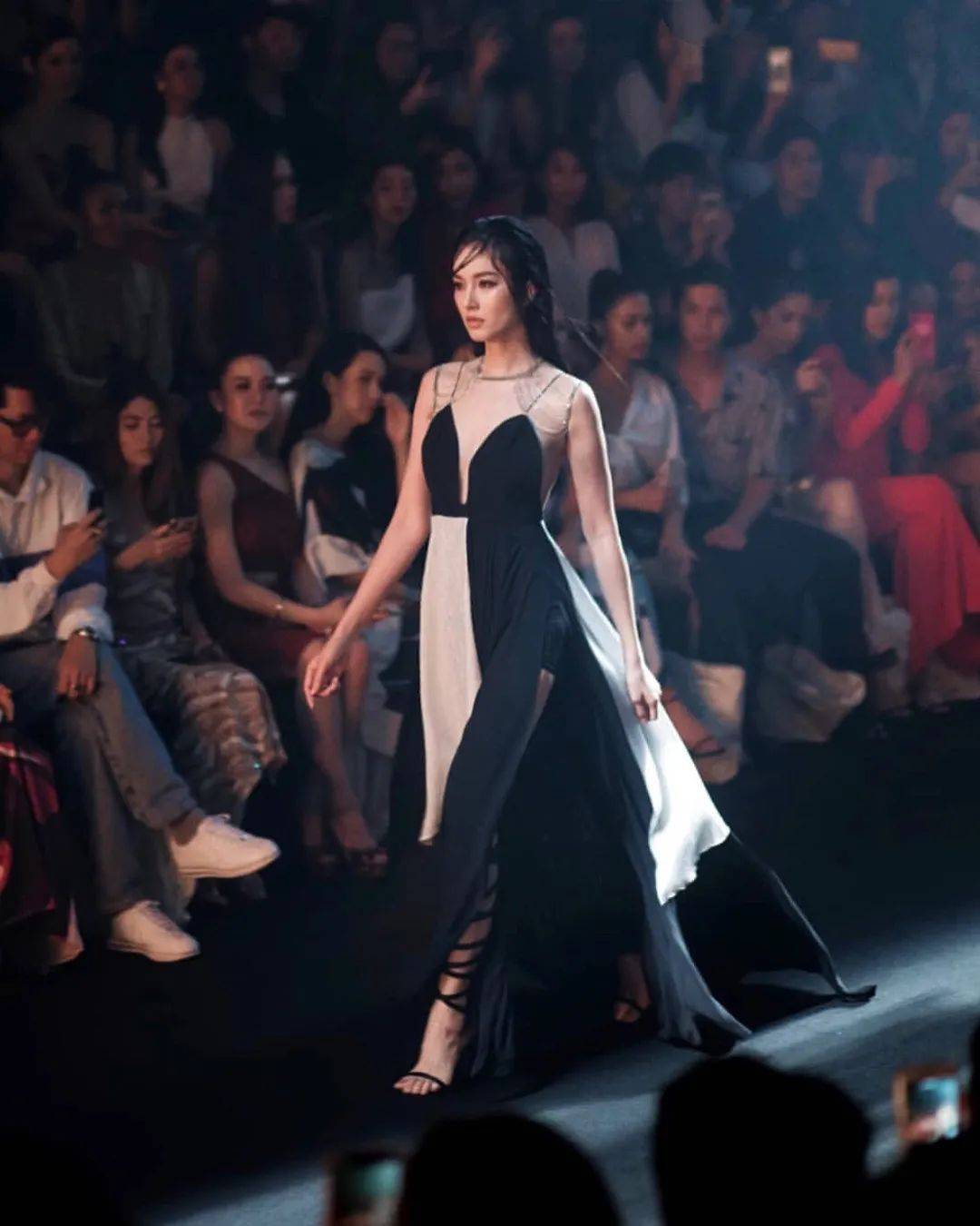 作为泰国最美的lady boy,她是最性感的"直男女神"!