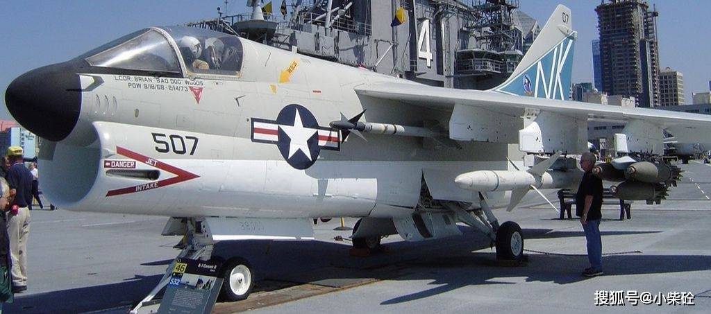 宝刀不老a-7"海盗Ⅱ"雄风犹在_攻击机