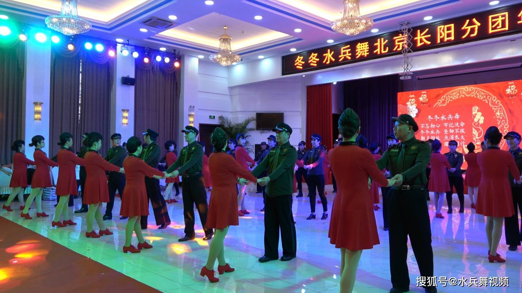 冬冬水兵舞北京长阳分团表演第二套,舞步整齐好看