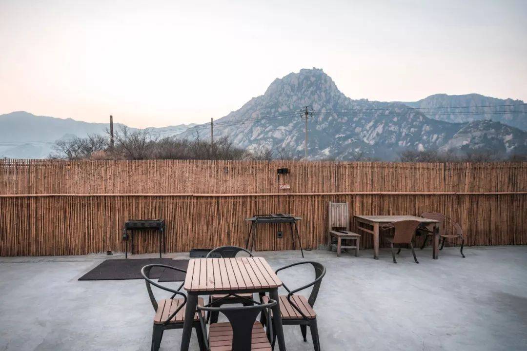 后院供应的阳坊涮肉,拥有着悠久的历史,素来被民宿的客人们所钟爱.