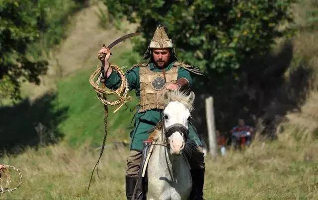 欧洲古匈人服饰《逸周书》早先被认为是伪书,但古文字研究者却经常