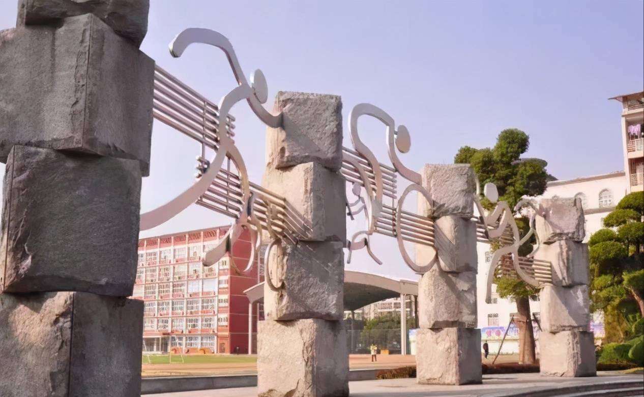 央视主持人撒贝宁的母校怎么样江城名高武汉一中大盘点