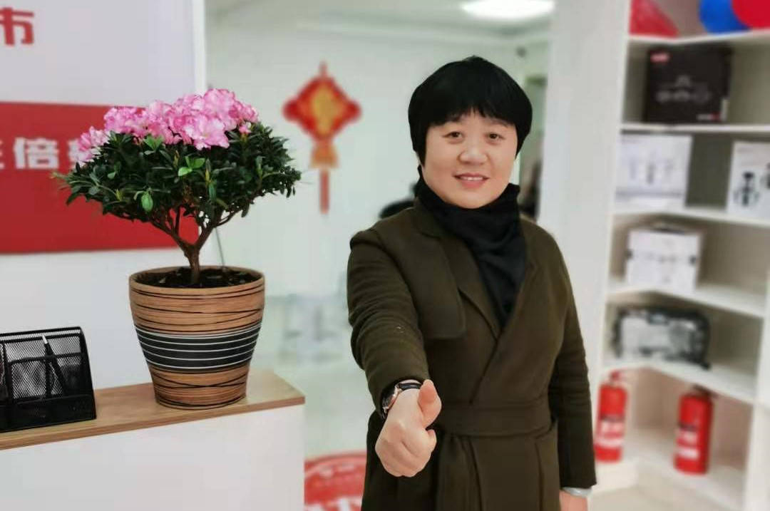 1018店店主龚小勤最后,店主龚小勤向倍美新视商的领导们以及为超市