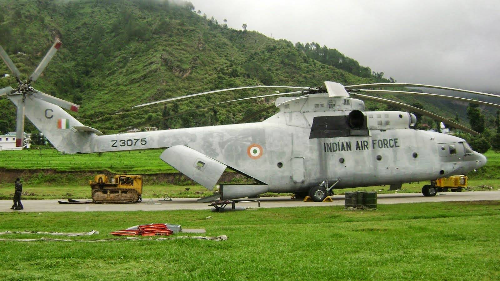 米-26直升机有多大?看看它都运的谁,一目了然