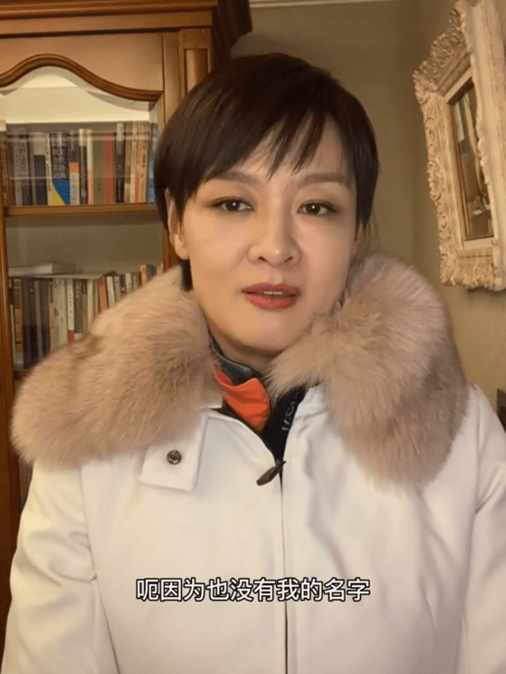 李小萌素面朝天和屏幕上差别很大央视出来的老了也很普通