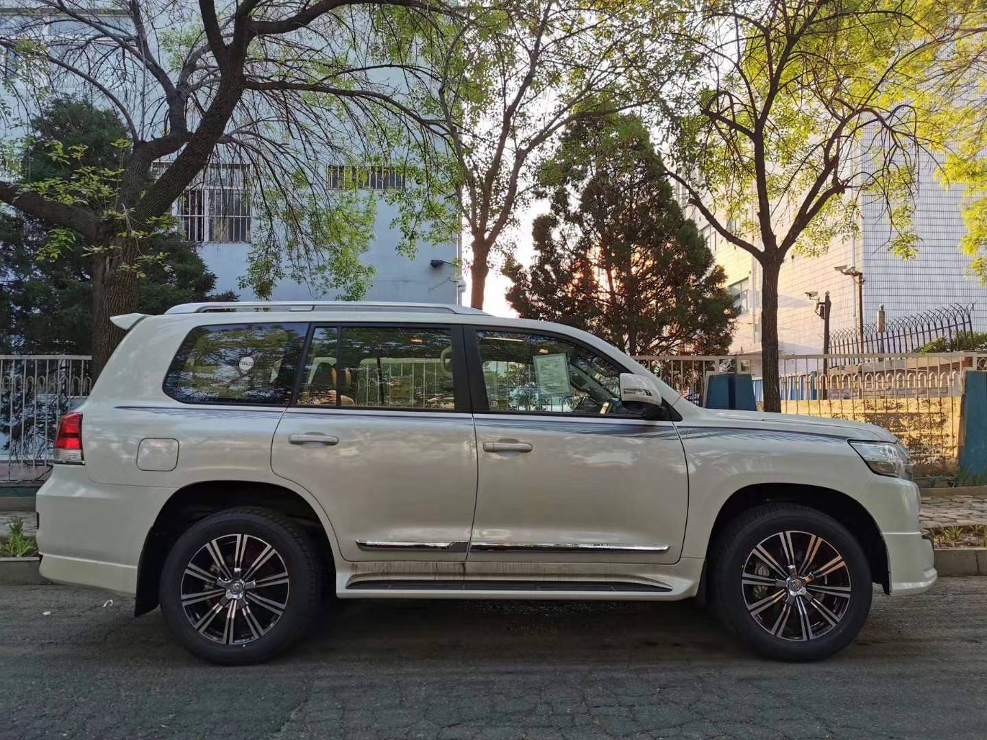 20款丰田酷路泽4000报价 陆巡现车经典外观_手机搜狐网