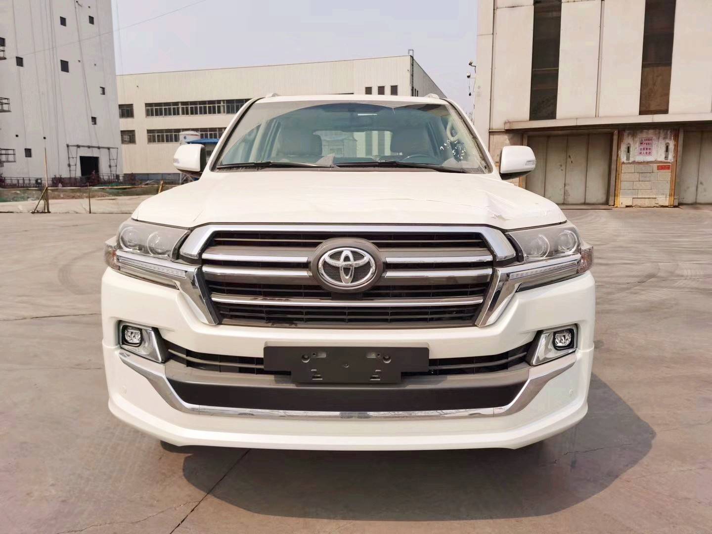 2020新款丰田酷路泽4000霸气袭来家族设计