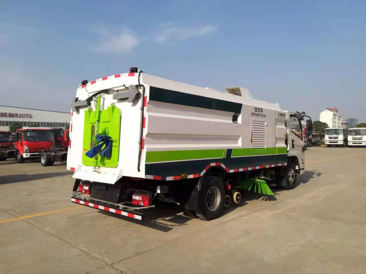 新款江铃8吨道路洗扫车现车