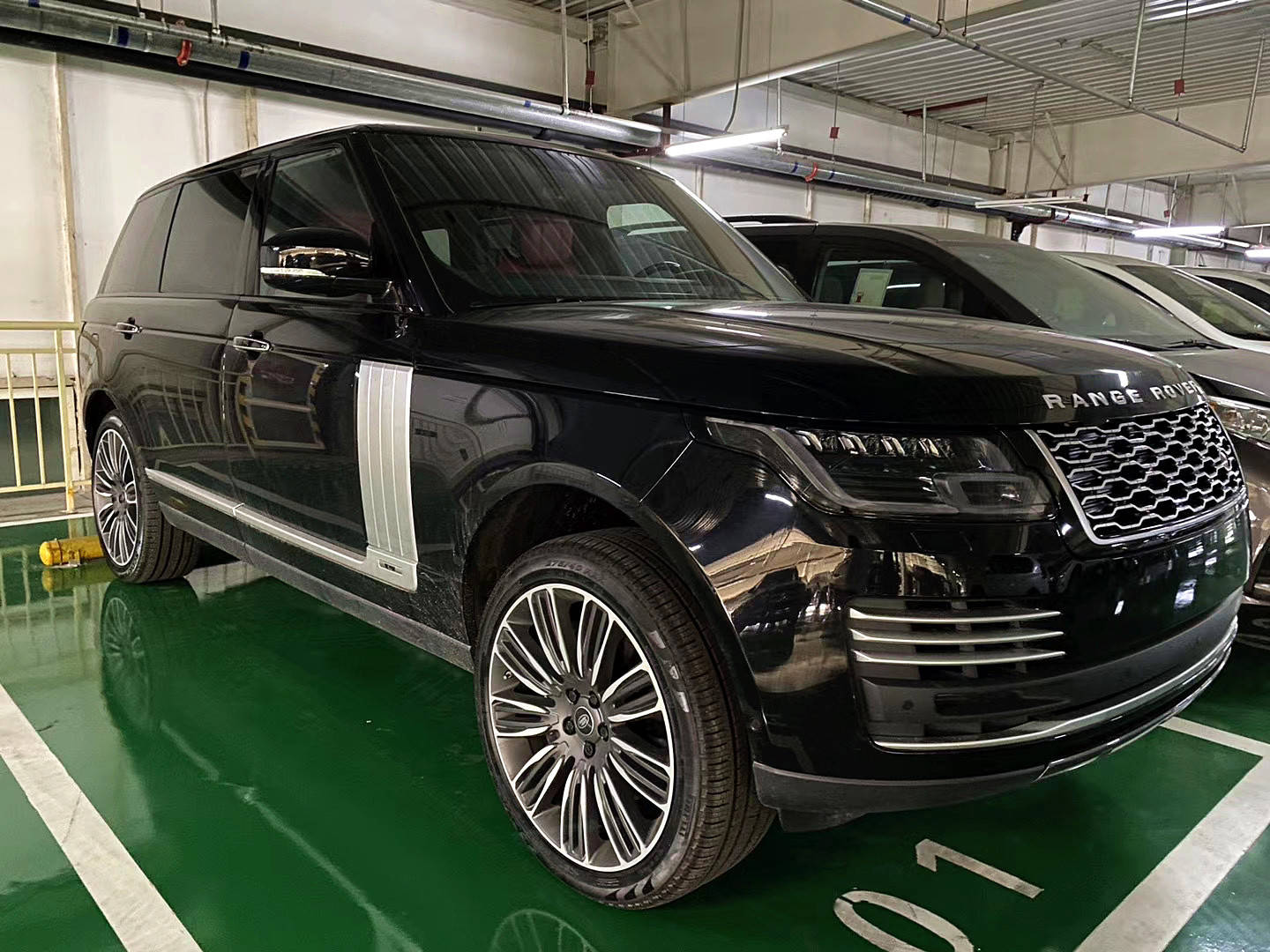 20款路虎揽胜创世加长版震撼让利价格划算