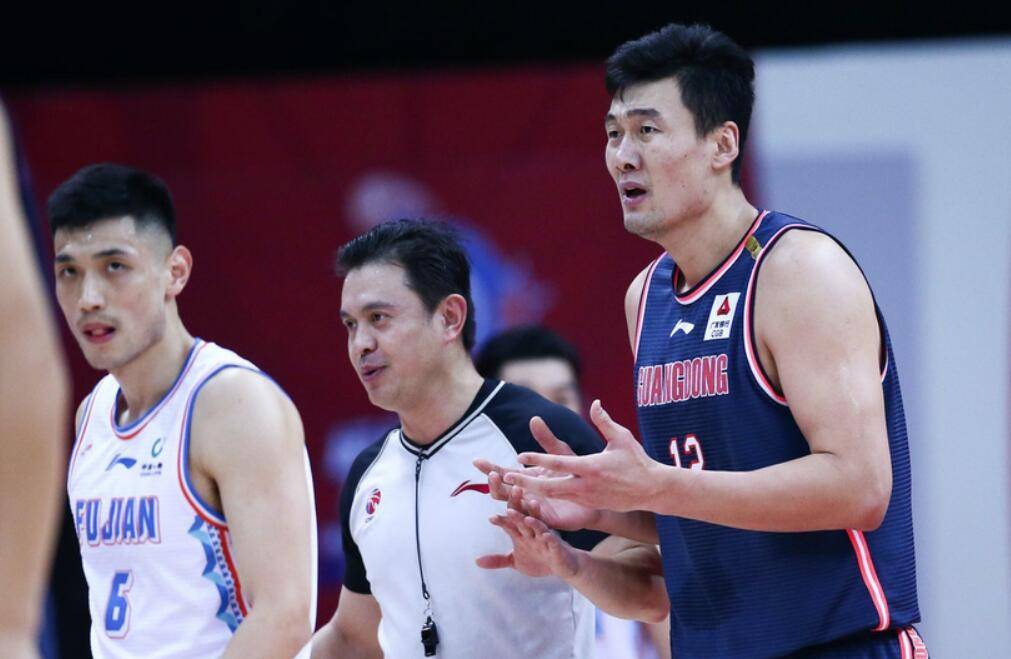 圣诞大战轰2710杜锋揭秘苏伟为何爆发易建联不在需要他练进攻