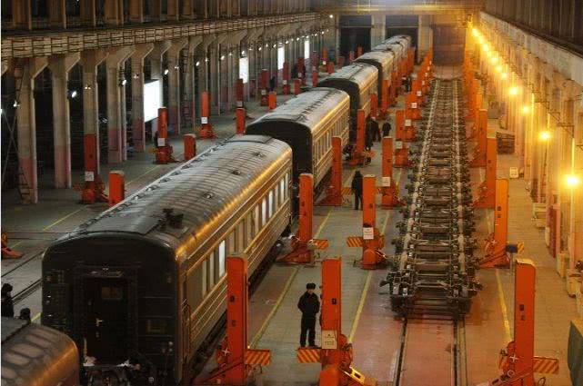 为何中国列车入境俄罗斯要换轮子？为何俄罗斯轨道不与世界统一？