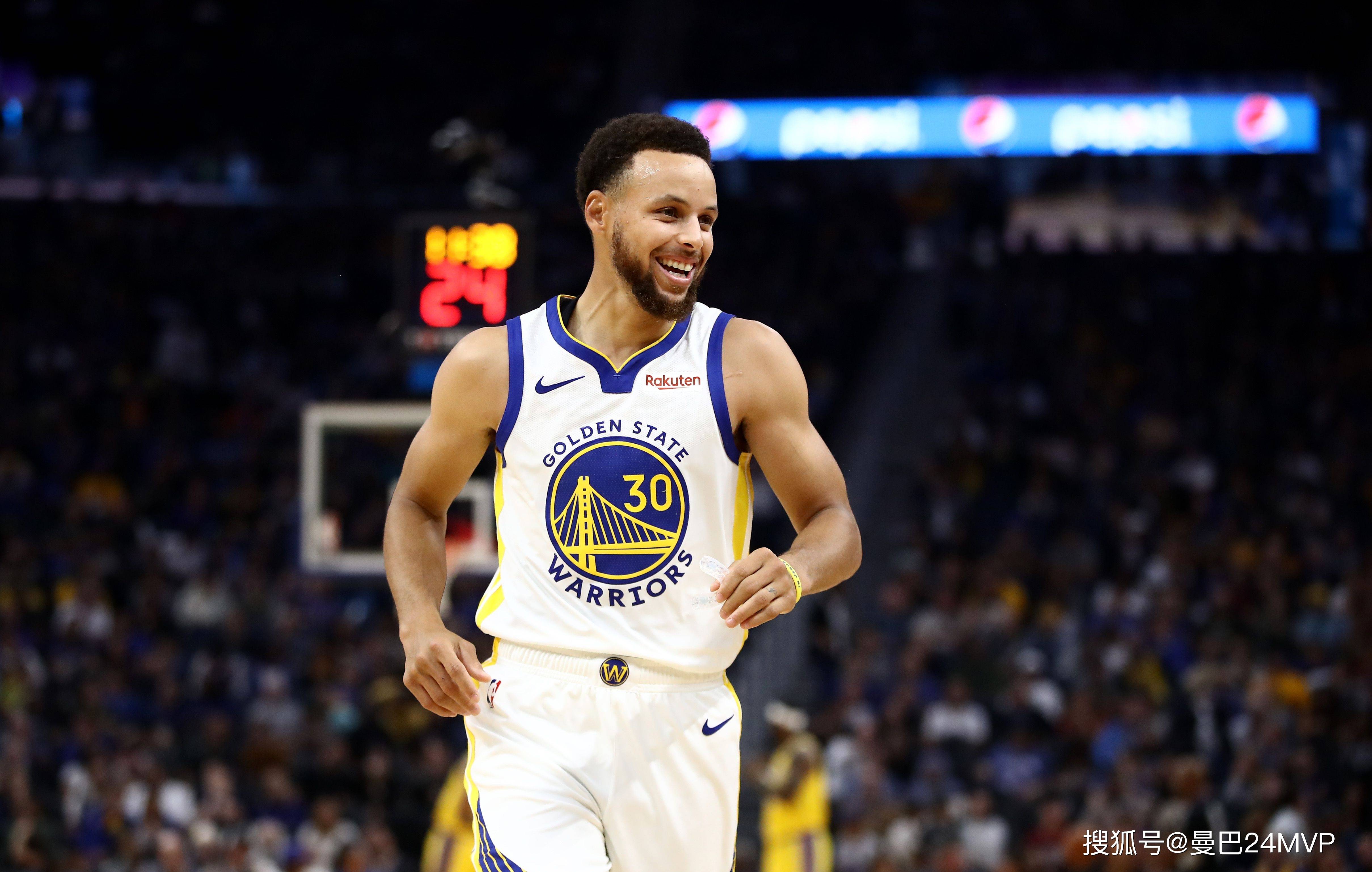 圣诞大战,库里个人得分升至队史第二,勇士以99:138惨败雄鹿