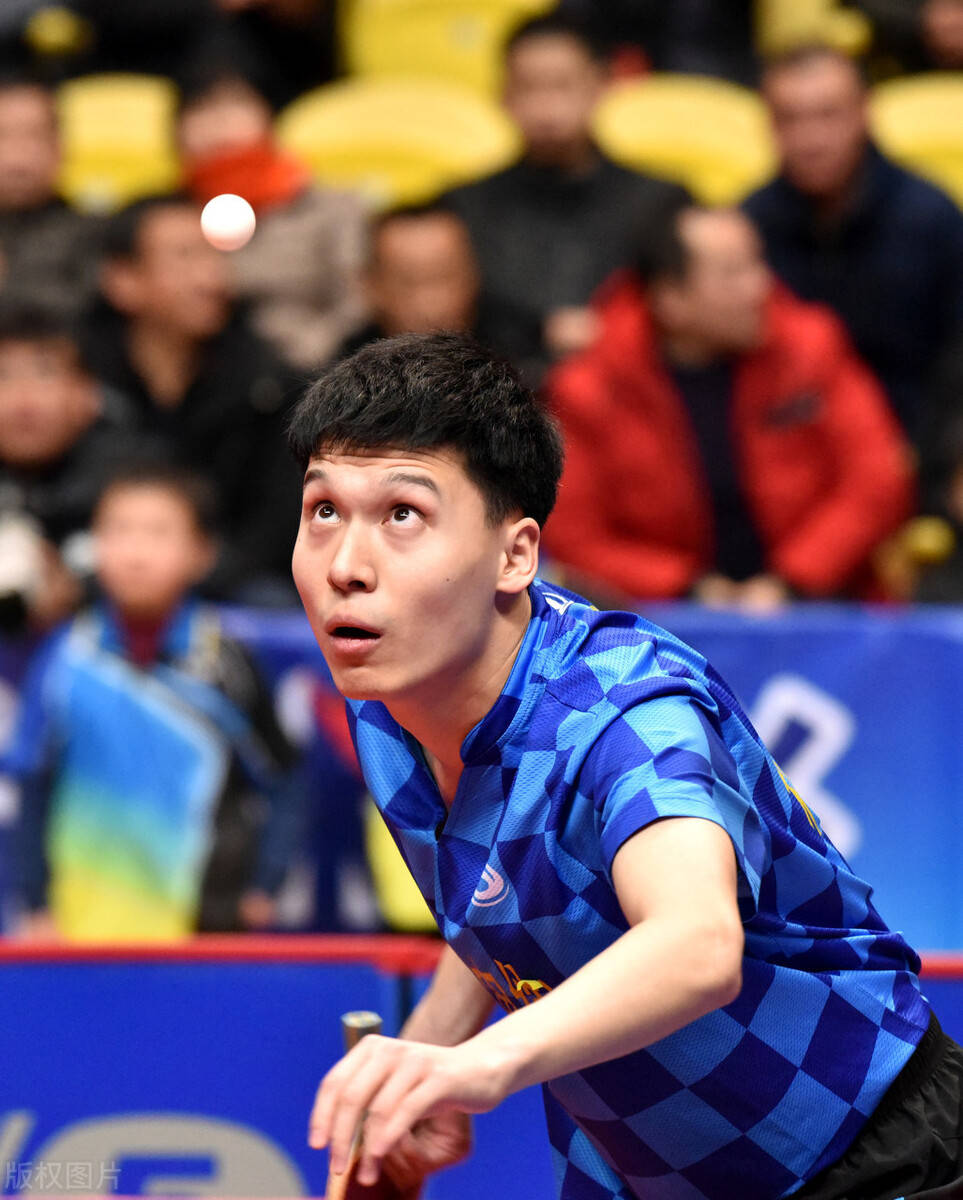 不过,第一场双打,杨硕/孙闻就0-3被严升/赵钊锋完成大横扫,打出了11-2