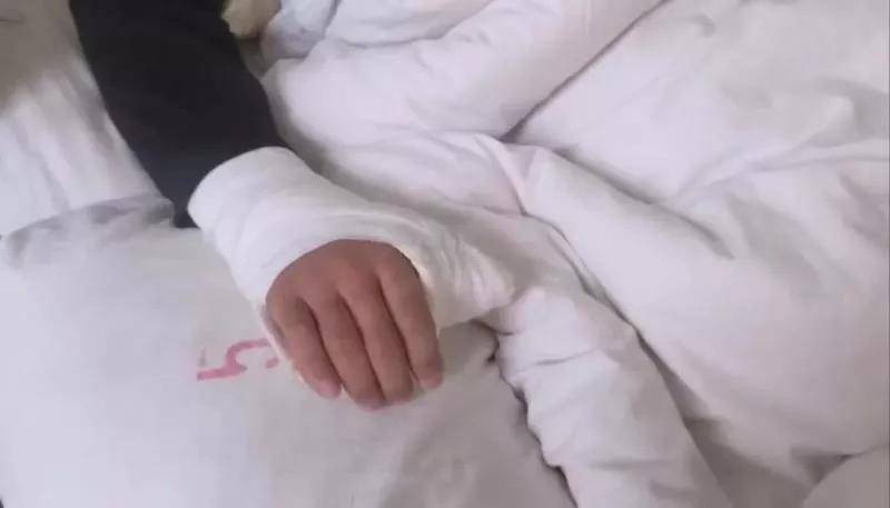 听到"救命",18岁高中生冲上前替人挡下一刀!可他弹钢琴的手